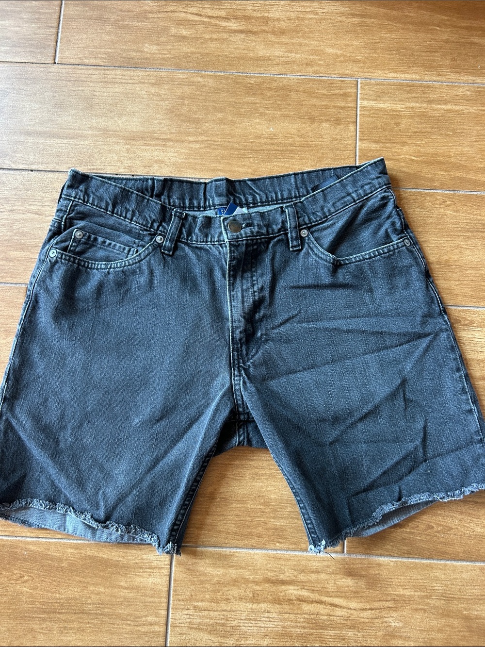 Men’s faded black denim short